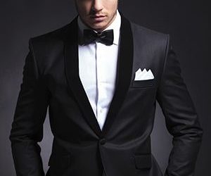 5 ERREURS DE CRAVATE NOIRE QUE VOUS FAITES PROBABLEMENT