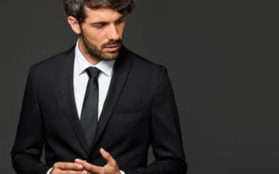 Comment s’assurer que le costume du marié convient au temps de la journée du mariage ?