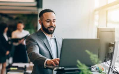 Comment s’assurer que le costume du marié est cohérent avec le thème général du mariage ?