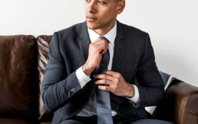 Quel type de nœud de cravate est le plus adapté pour un costume de mariage noir ?