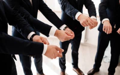 Quelle est la différence entre un costume de mariage noir à simple et double boutonnage ?