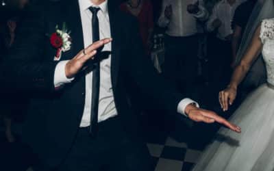 Choisir le Type de Plis Parfait pour une Chemise de Costume de Mariage Noir